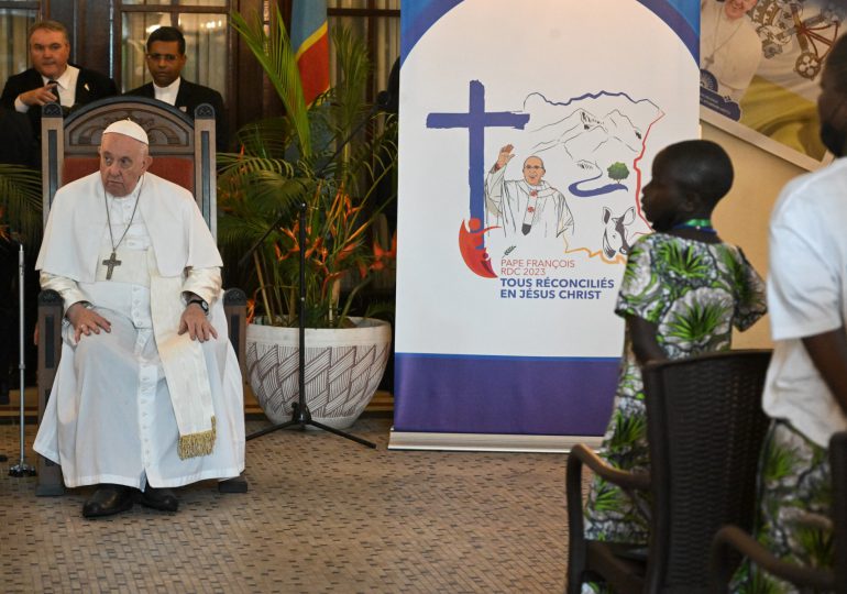 El papa condena en RD Congo las "crueles atrocidades, que deshonran a la humanidad"