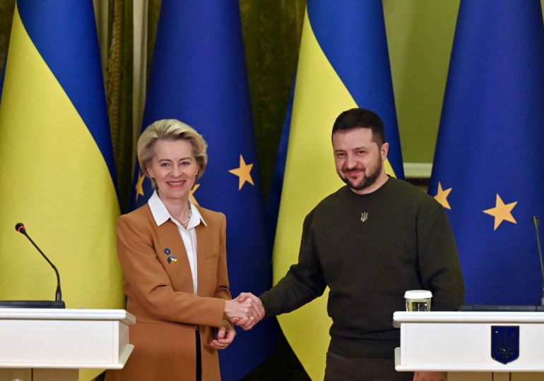 La UE respalda adhesión de Ucrania en una cumbre en Kiev