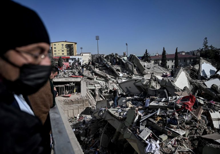 Más de 17.500 muertos por sismo en Turquía y Siria, donde la esperanza se apaga