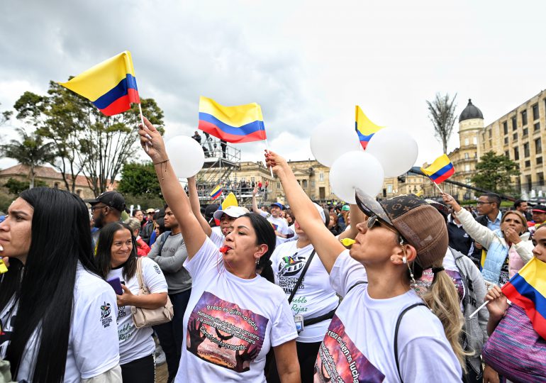 Simpatizantes de Petro salen a las calles para respaldar reformas sociales en Colombia