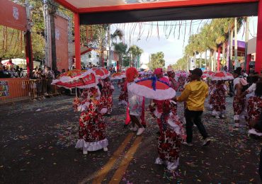 Carnaval del Distrito Nacional viste de colores el Malecón de Santo Domingo