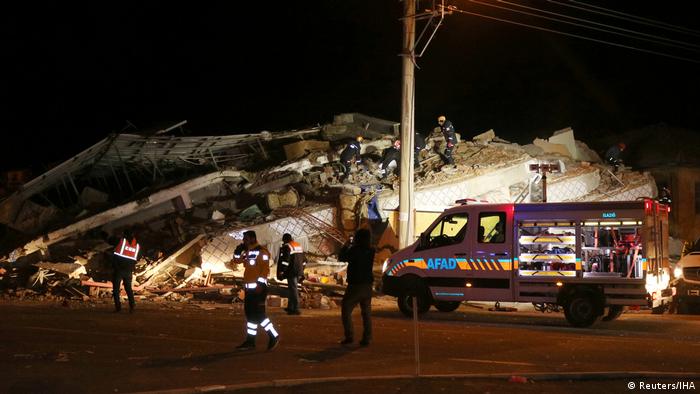Al menos cinco muertos por sismo en Turquía