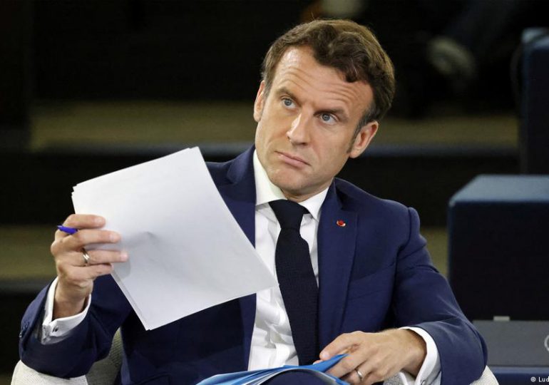 Presidente de Francia defiende su controvertida reforma de las pensiones