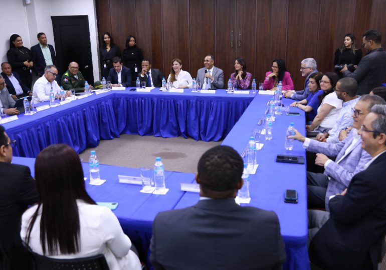 Anuncian plan contra contaminación visual con retiro de cableado en desuso en Santo Domingo