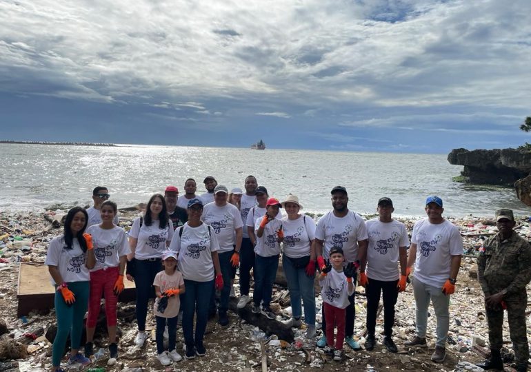 <strong>SICPA Dominicana recolecta 380 kg de residuos sólidos en playa de Fuerte San Gil</strong>
