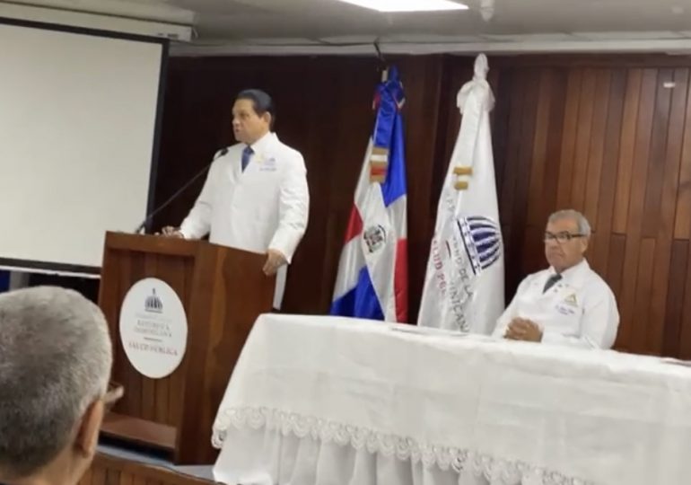 VIDEO | Salud Pública lanza concurso de oposición para la selección de mil médicos generales, especialistas, y familiares