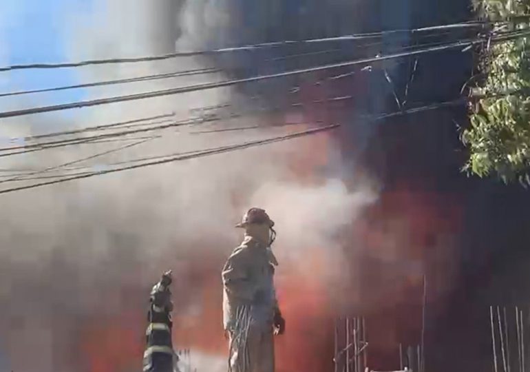 VIDEO | Incendio destruye varias viviendas en Mao; PN dice investiga siniestro