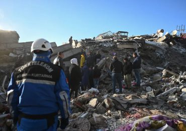 Más de 8,000 personas han sido rescatadas de los escombros tras terremoto en Turquía