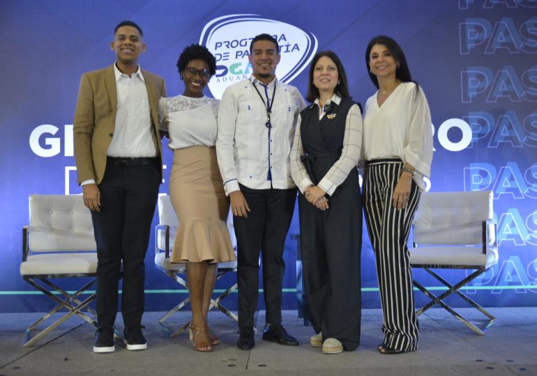 Aduanas celebra "Día Nacional de la Juventud" con encuentro de egresados de "pasantía"