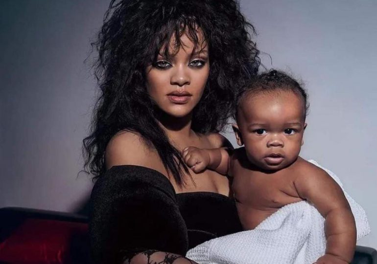 Rihanna posa por primera vez junto a su hijo