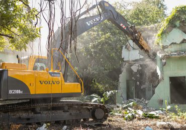 Demolición de viejo edificio marca inicio construcción de centro tecnológico de Infotep en Haina con aportes de Refidomsa