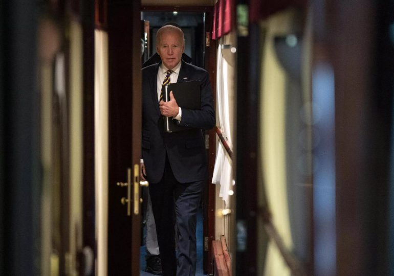 Vuelo secreto y tren nocturno: cómo Biden llegó a Kiev