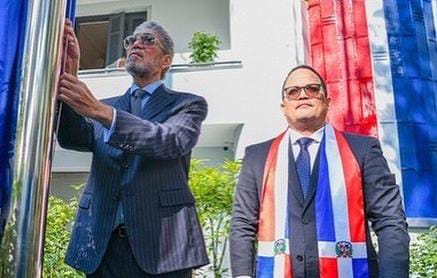 Embajada de RD en Vietnam realiza primer izamiento de la Bandera dominicana