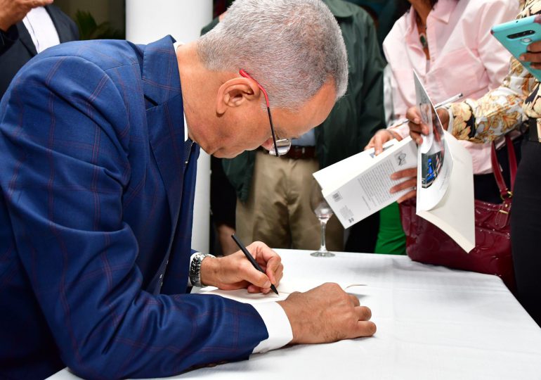 Manolo Pichardo presenta su libro “El desplazamiento del poder global: hacia un nuevo orden”