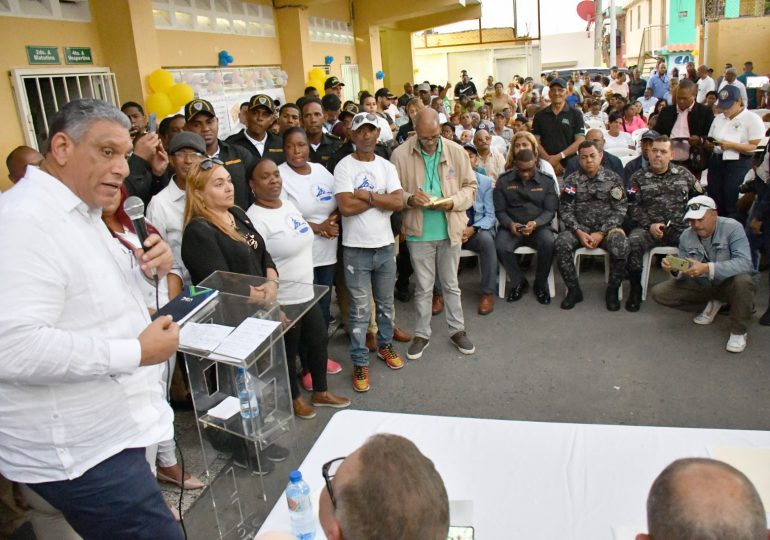 Interior y Policía juramenta jóvenes que trabajarán por seguridad de habitantes en Loma del Chivo 