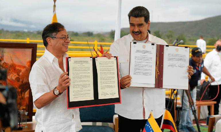 Maduro y Petro firman acuerdo comercial parcial en frontera entre Venezuela y Colombia