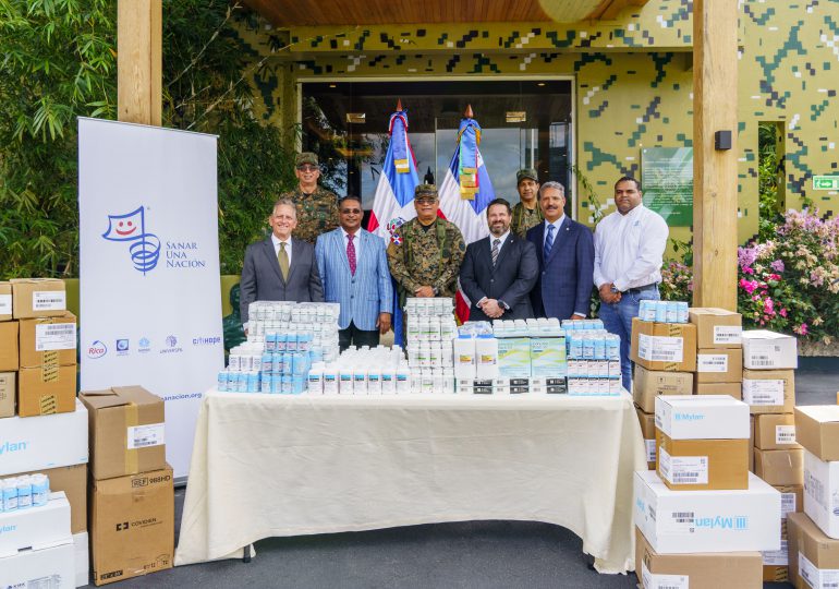 Sanar Una Nación aporta más de RD$ 44 millones en medicamentos y alimento fortificado al Ejército dominicano
