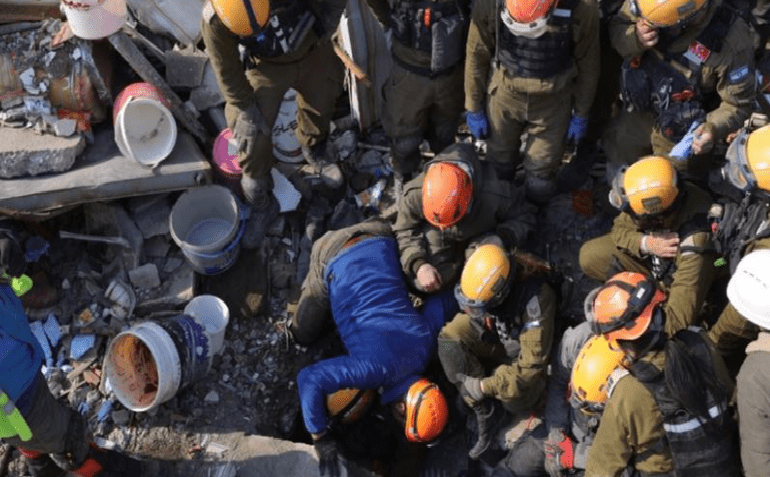 Dos niños de seis años son rescatados tras casi cinco días bajo escombros de Turquía y Siria