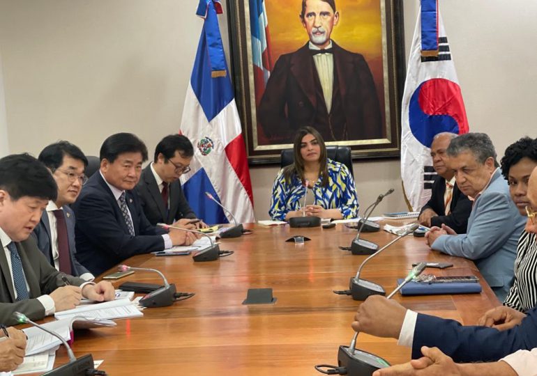 Diputada Verónica Contreras recibe legisladores coreanos en visita de cortesía