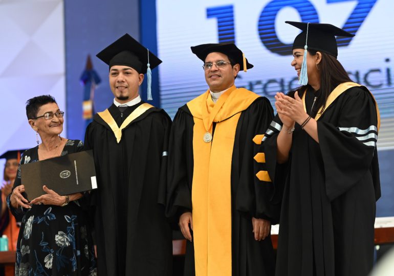PUCMM celebra graduación en Santiago; 791 nuevos profesionales egresan en esta ceremonia