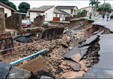 Sudáfrica declara estado de catástrofe por inundaciones que dejaron 7 muertos