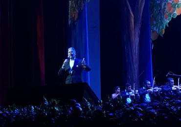 VIDEO | Miles se unen por La Altagracia en concierto sinfónico en el Teatro Nacional