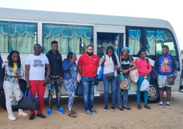 Video | Agentes de Migración intervienen dos autobuses con 39 haitianos ilegales