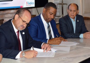 Sociedad Dominicana de Obstetricia y Ginecología firma convenio con empresa Médico Protegido