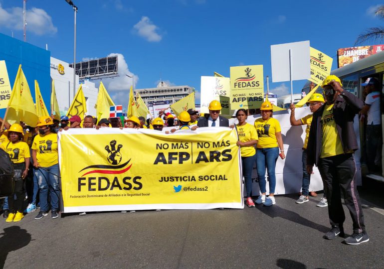 VIDEO | Caravana por el 30% de las AFP parte sin Pedro Botello hacia el Congreso Nacional