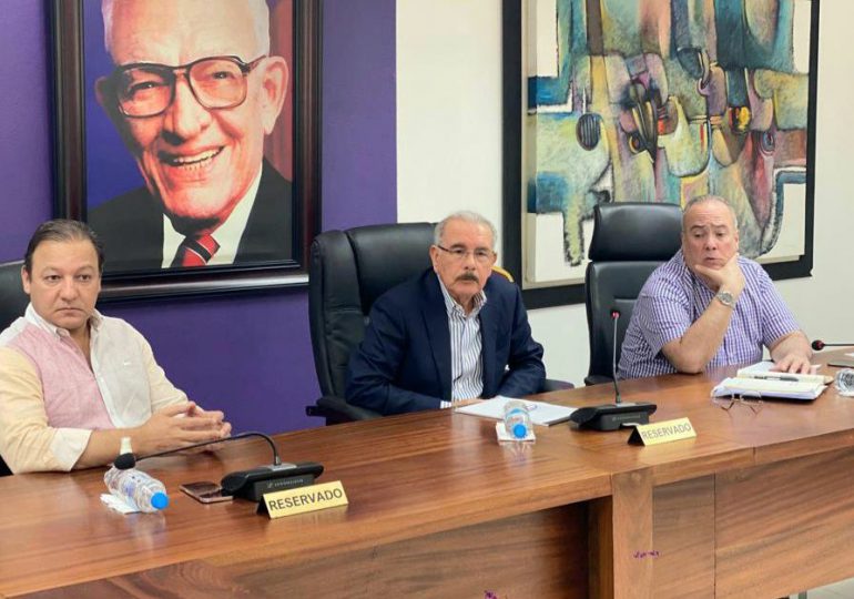 Danilo Medina encabeza reunión de la dirección PLD