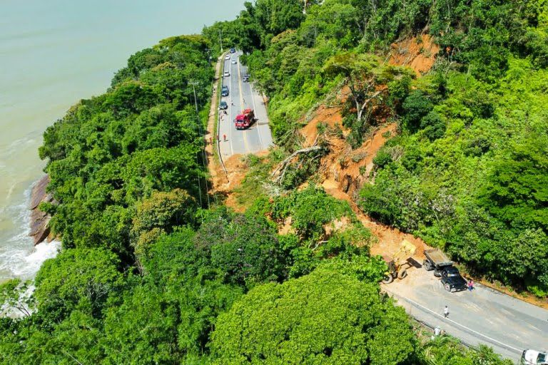 Lula visita zona donde tormenta dejó decenas de muertos y desaparecidos en Brasil