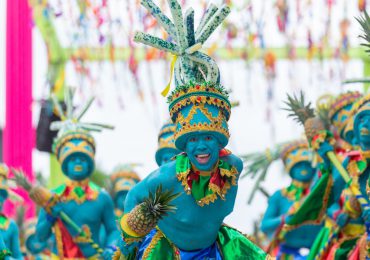 Carnaval de Punta Cana celebra exitosa décima cuarta edición al ritmo de música y colores, reuniendo a miles de personas