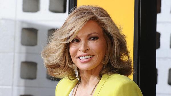 Raquel Welch, legendaria estrella de Hollywood, fallece a los 82 años