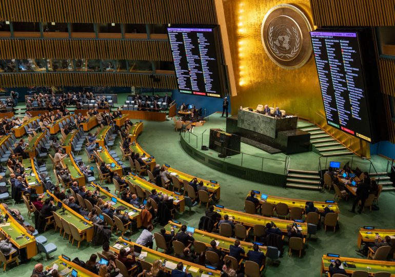 Asamblea General de la ONU aprueba resolución que pide a Rusia retirarse de Ucrania