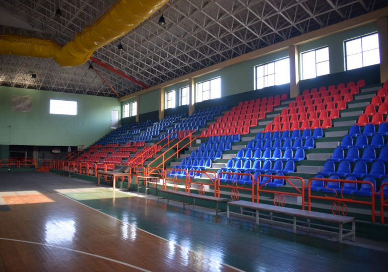 GALERÍA | San Carlos recibe del Gobierno un polideportivo remozado por completo