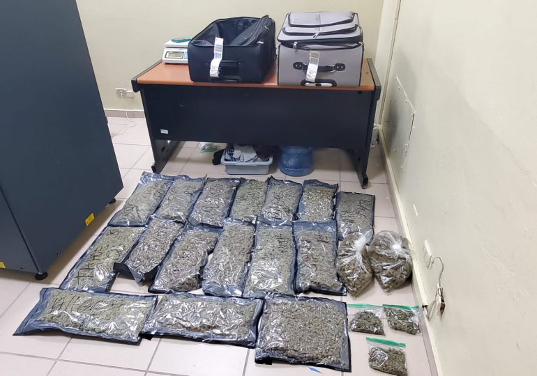 Arrestan extranjero en aeropuerto del Cibao; llevaba 21 paquetes presumiblemente de marihuana