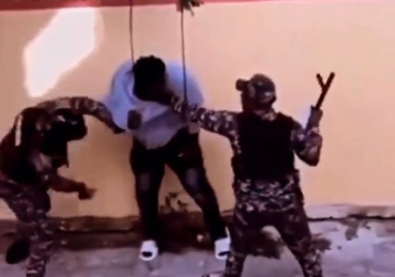 VIDEO| Denuncian abuso de agentes policiales  contra un ciudadano haitiano