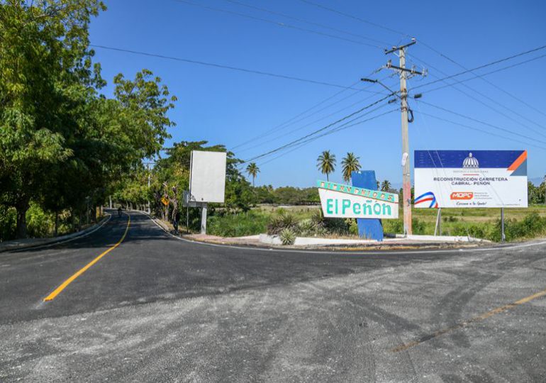 Tras más de 20 años de espera, presidente Abinader inaugura carretera Cabral - El Peñón en Barahona