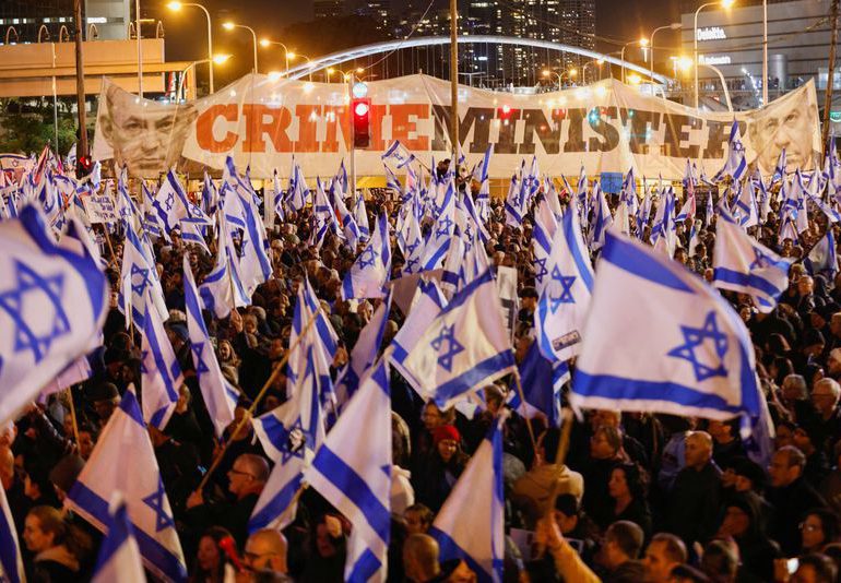 Decenas de miles de personas protestan en Israel contra reformas judiciales