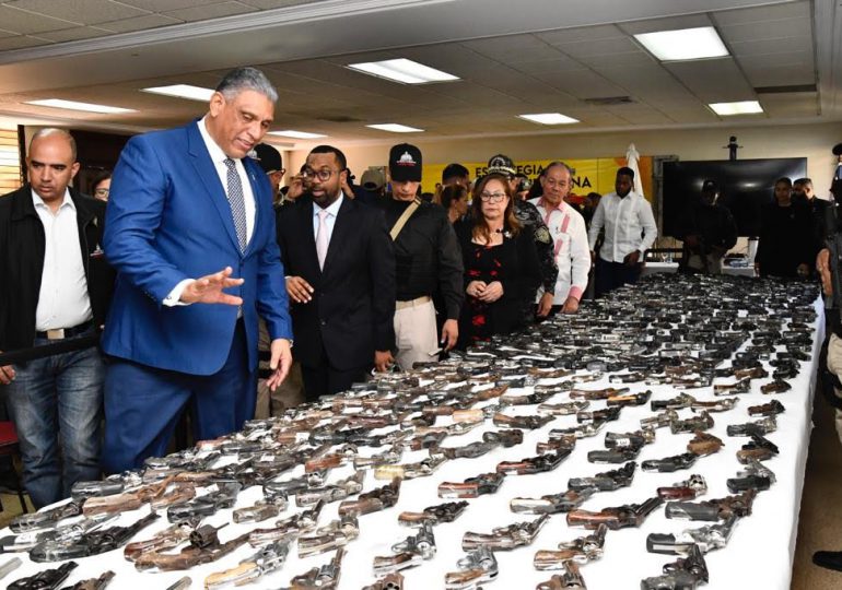 Autoridades sacan de las calles 503 armas de fuego en Santiago