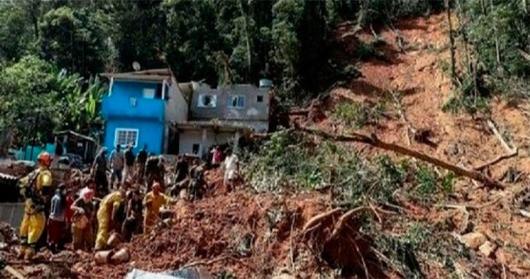Ocho muertos, entre ellos cuatro niños por deslizamiento de tierra en Brasil