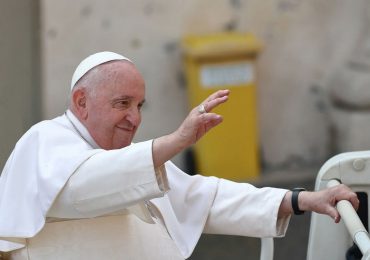 "Clara mejoría" de la salud del papa Francisco, afectado por una bronquitis infecciosa