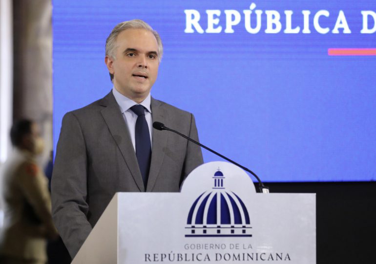 Ministro de Trabajo dice empresas no sectorizadas deben aplicar aumento salarial "no es opcional, es obligatorio"