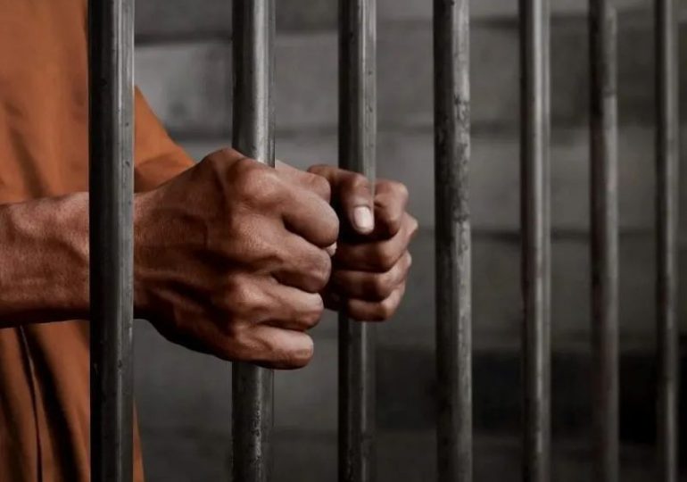 Imponen 20 años de prisión a policía que provocó muerte a dos civiles en una financiera del DN