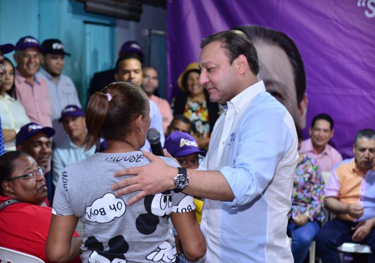 Abel Martínez dinamiza militancia PLD y escucha sectores de la circunscripción 2 del DN