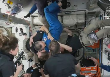 Astronautas de SpaceX Dragon entran en la Estación Espacial Internacional