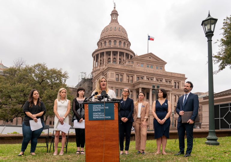 Cinco mujeres contraatacan tras negarles un aborto terapéutico en Texas
