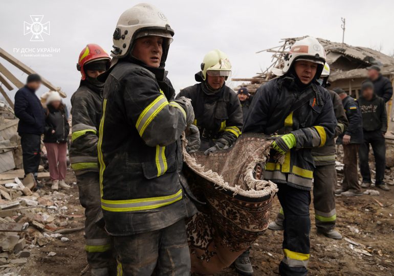 Una decena de muertos en Ucrania tras bombardeo masivo de Rusia