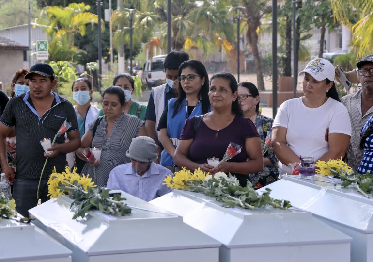 Defensor de familiares de víctimas de masacres en El Salvador piden detener a general