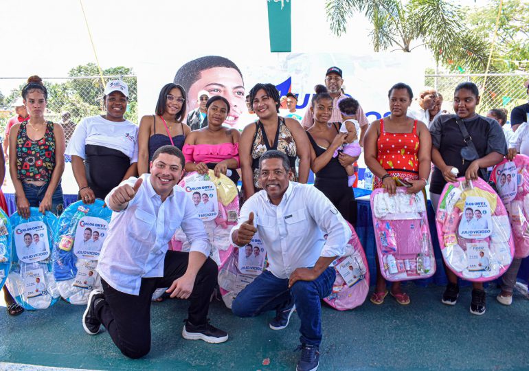 Julio Vicioso en Santo Domingo Norte celebra "Ni un niño descalzo"